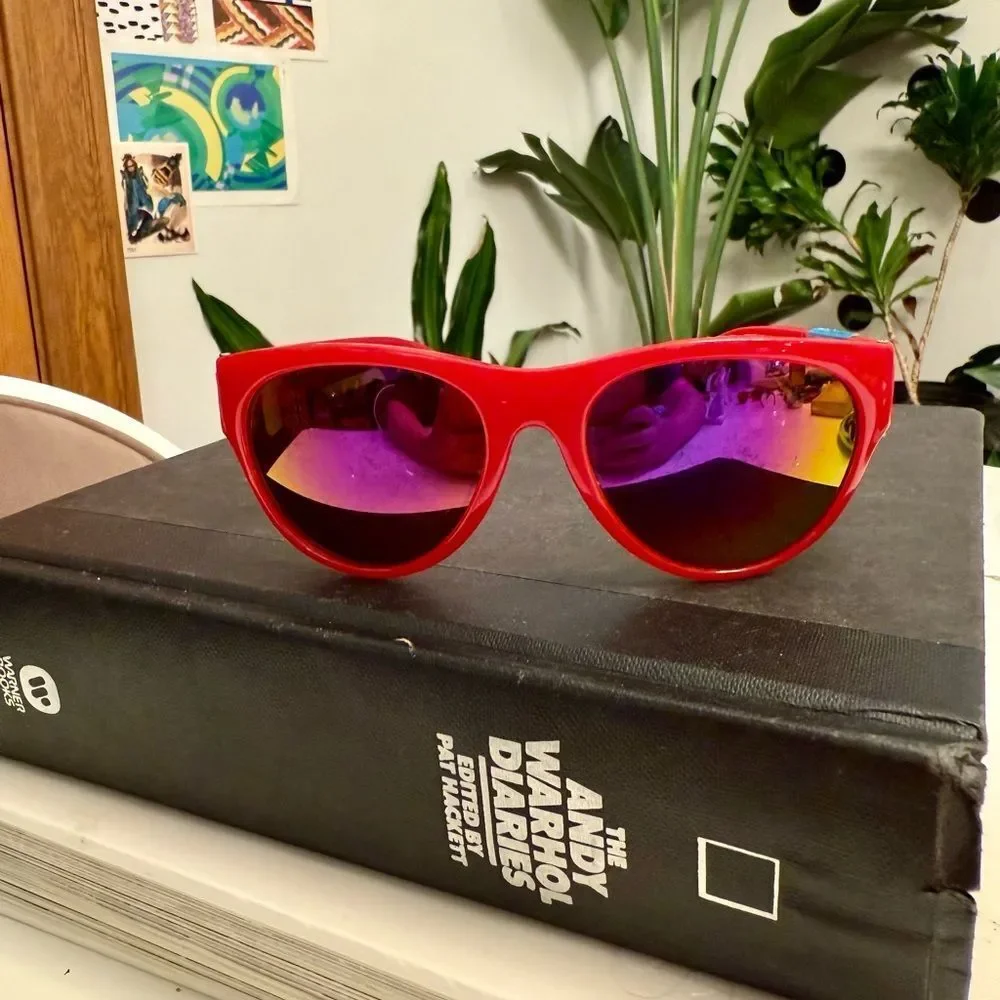 Unique True Vintage 1980s 3D Geometric Ribbed Texture Red Unisex Sunglasses